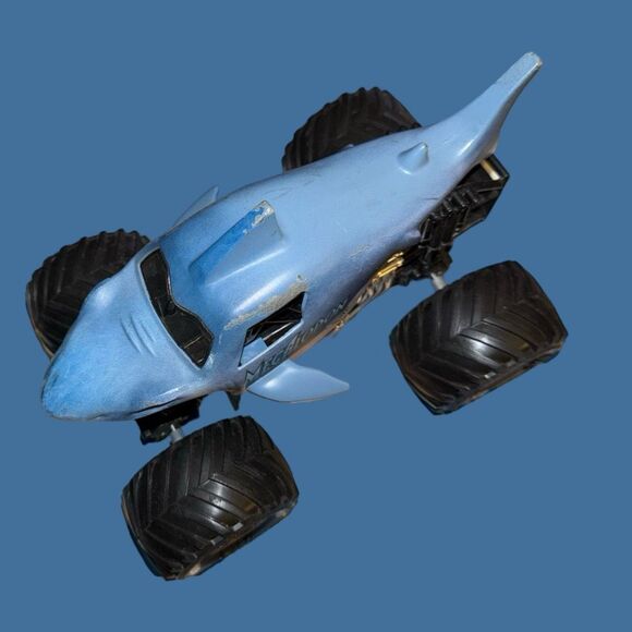 Spinmasters Megalodon Monster Jam Truck Metal Body Shark 1:24 Scale B23 - Picture 2 of 11